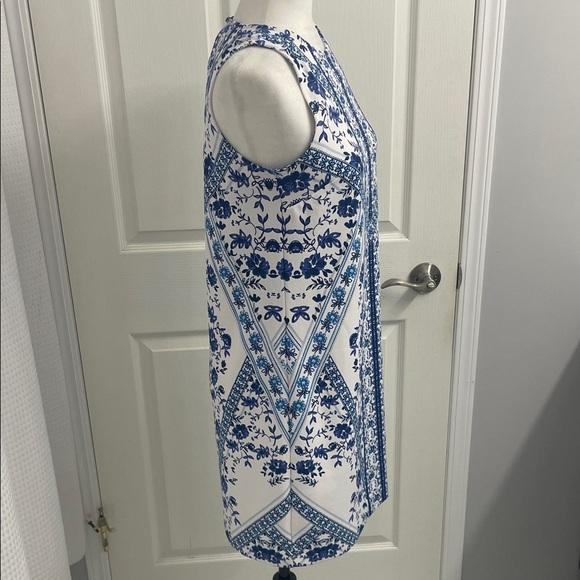 Banana Republic Blue/White Floral Shift Dress Sleeveless Keyhole Button Sz 4 - Picture 3 of 10